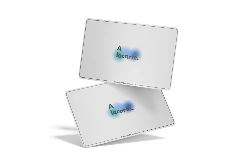 Carte NFC en main